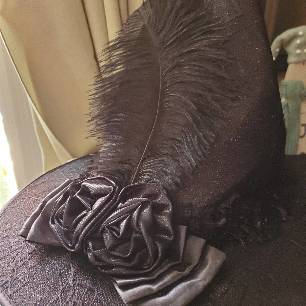 Nwt witch hat black feather spider web lace and large flowers cosplay Halloween - Picture 8 of 12